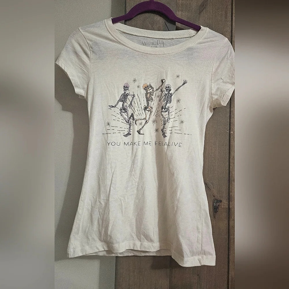 Wound Up You make me feel alive skeleton tshirt. Size M